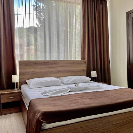 Merien Hotel エレバン エクステリア 写真