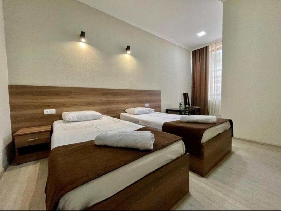 Merien Hotel エレバン エクステリア 写真