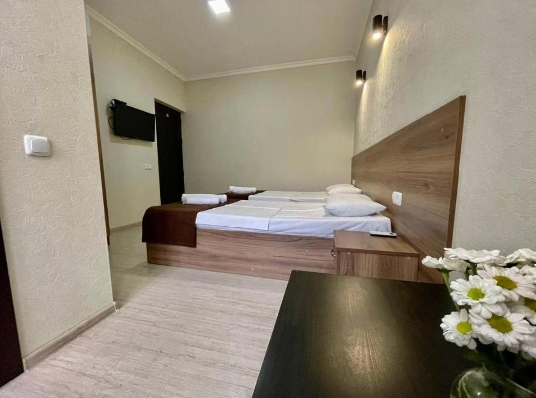 Merien Hotel エレバン エクステリア 写真
